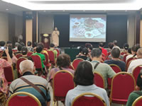 綿陽(yáng)中旅行假日旅行社舉行胡楊林、南疆專列推薦會(huì)